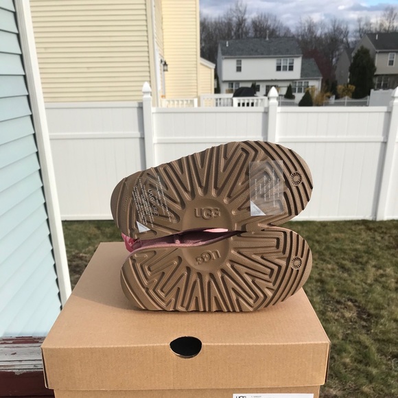 UGG Bailey Bow II Ruffles - Picture 6 of 7